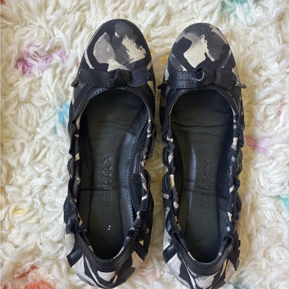 Burberry Brit Black and White Women's Ballet Flats